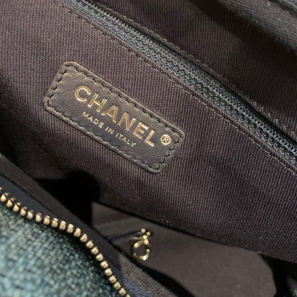 SOLD - 💙2018 LARGE DEAUVILLE TWEED RUNWAY TOTE BAG. - Picture 6 of 12